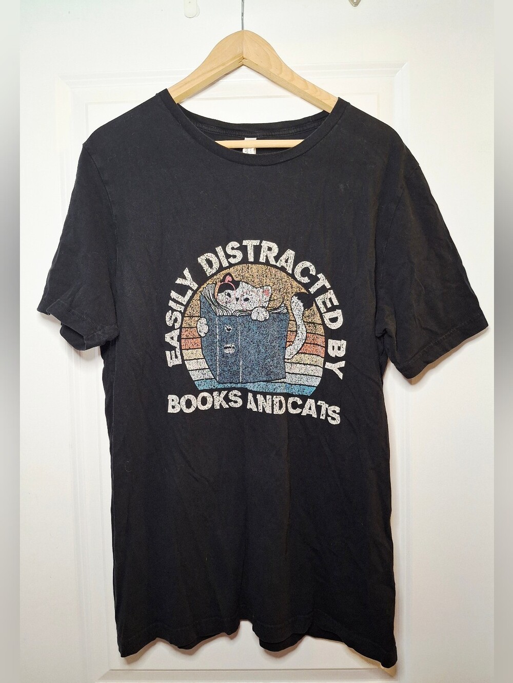 😺📚'Easily Distracted By Books & Cats' Short Sleeve Tee (XL)